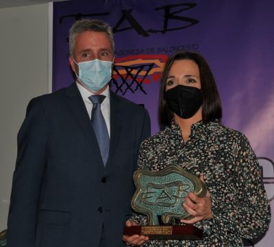 Nuria Ocaña recogiendo el galardón.<br />Fotografía: FAB